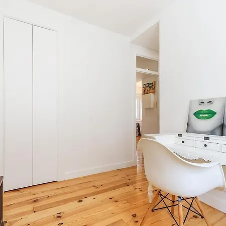 Apartment Campo De Ourique Modern Bright With Office