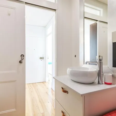 Campo De Ourique Modern Bright With Office 아파트 *