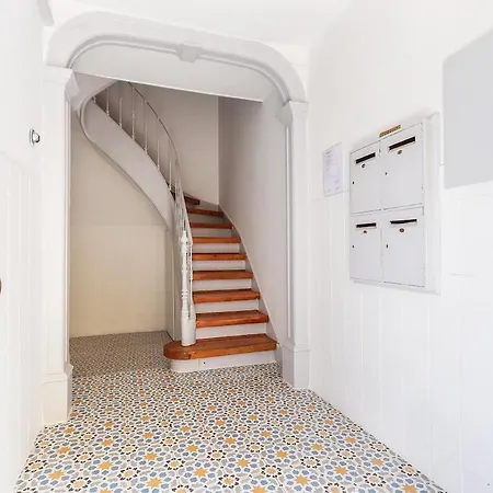 아파트 Campo De Ourique Modern Bright With Office 리스본
